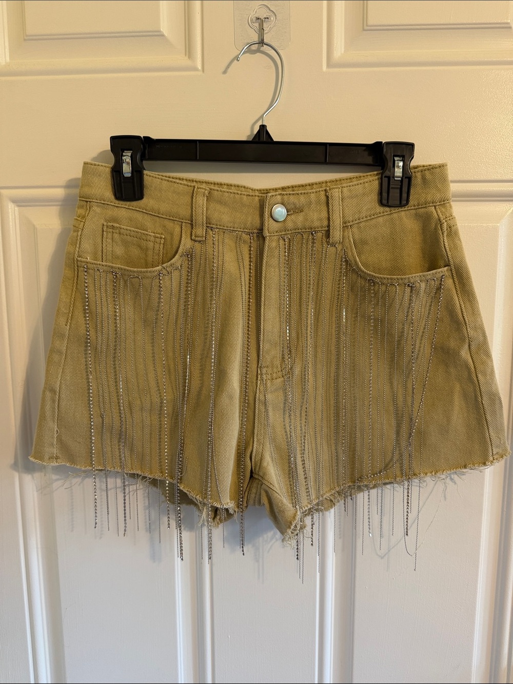 W76. MWT Blue B Women’s Embellished Tan Denim Jean Shorts (M)